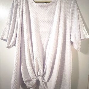 Kim & Cami white dot shirt with twist on 3/$25